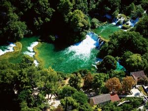 0002-sibenik-region-national-park-krka-waterfalls