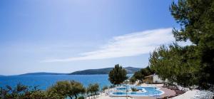 14008_Belvedere_Trogir_Pool_panorama-sea-view